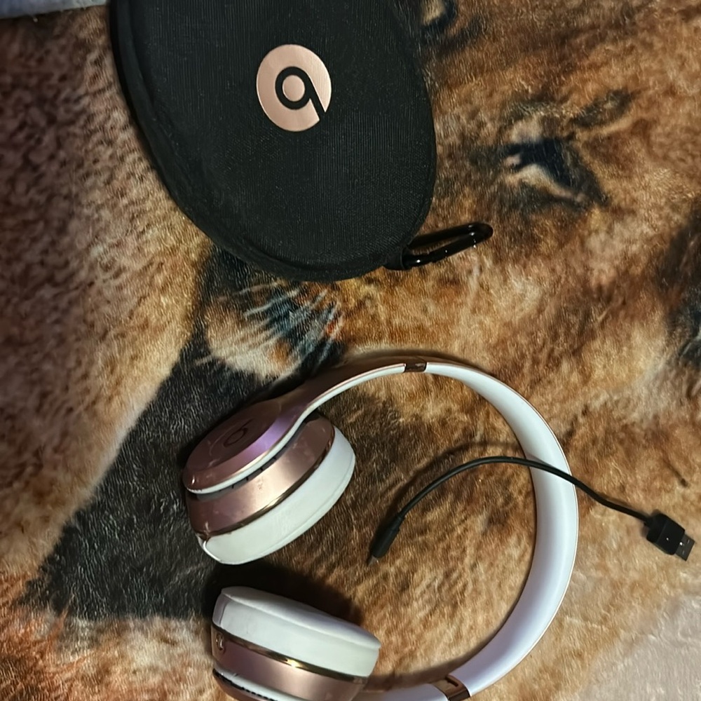 Beats solo3 pink and white